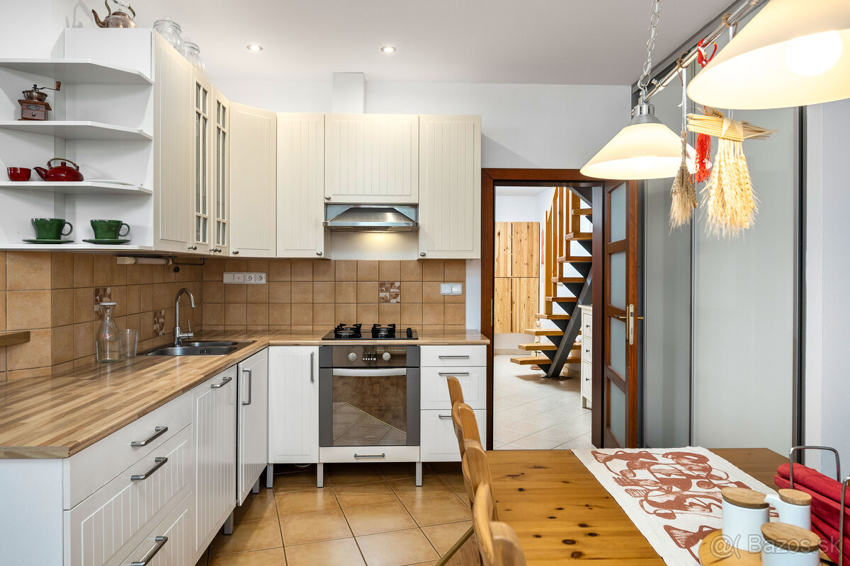 Pekný dvojpodlažný RD v Modranke so samostatnou bytovou jedn - 5