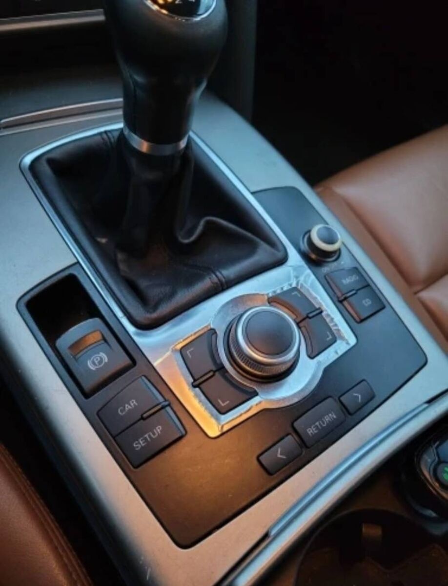 RAMIK NA STREDOVY PANEL AUDI Q7 AUDI A6 C6 - 5