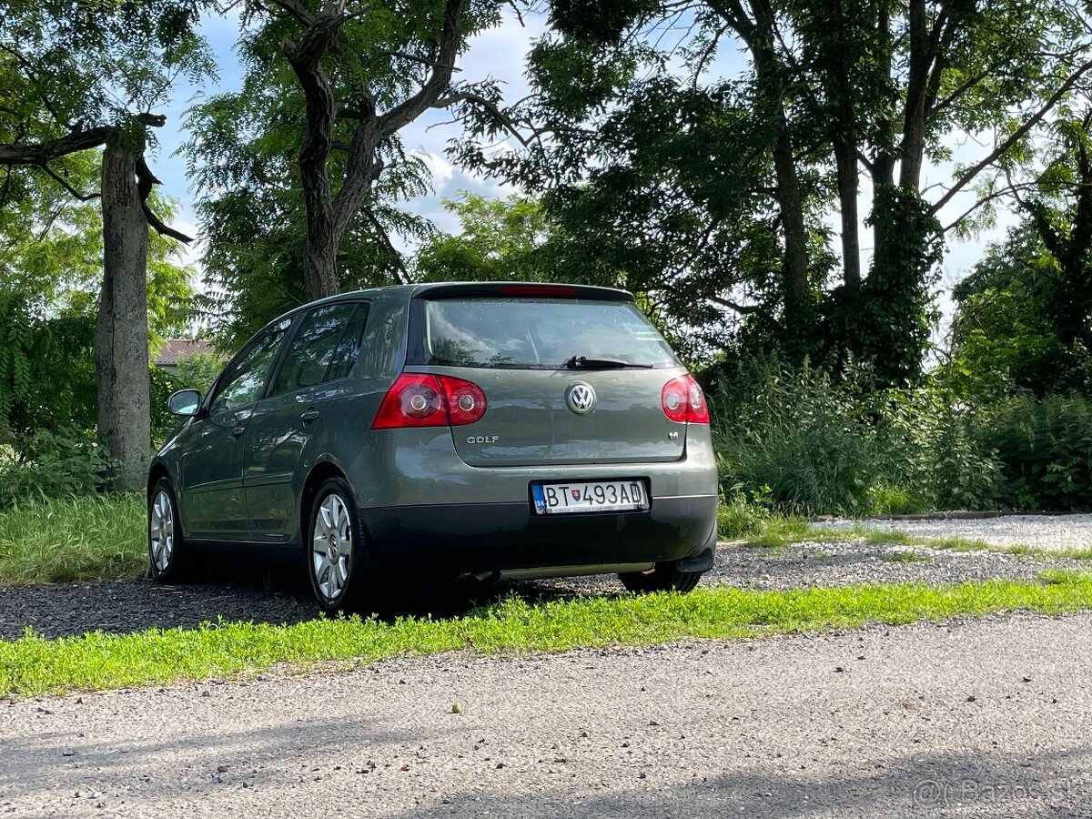 Volkswagen Golf - 5