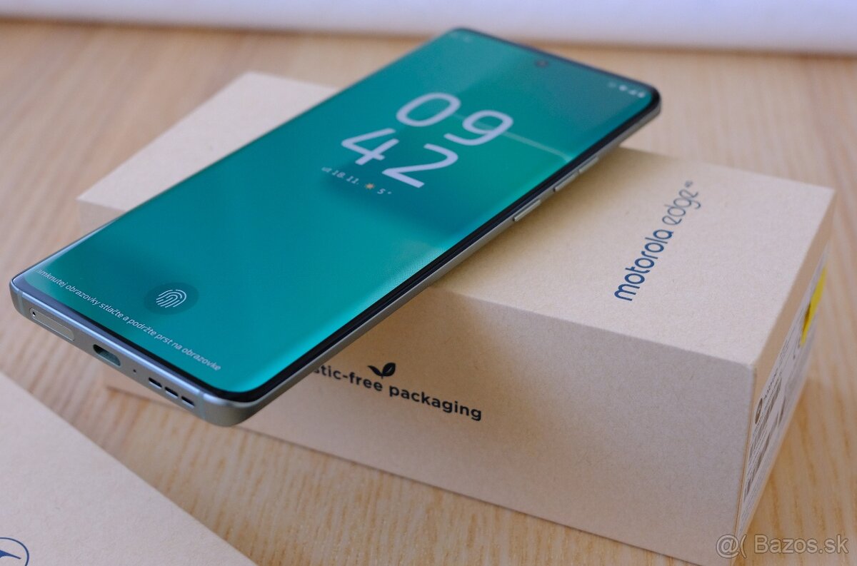 Predám mobil Motorola Edge 40 - 5