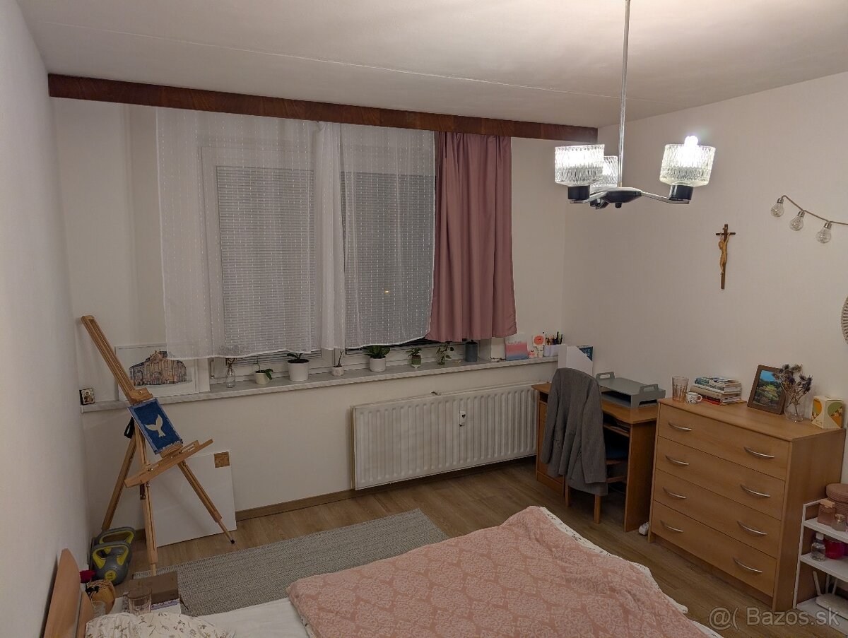 Voľná izba v 3-izbovom byte s dievčatami - 5