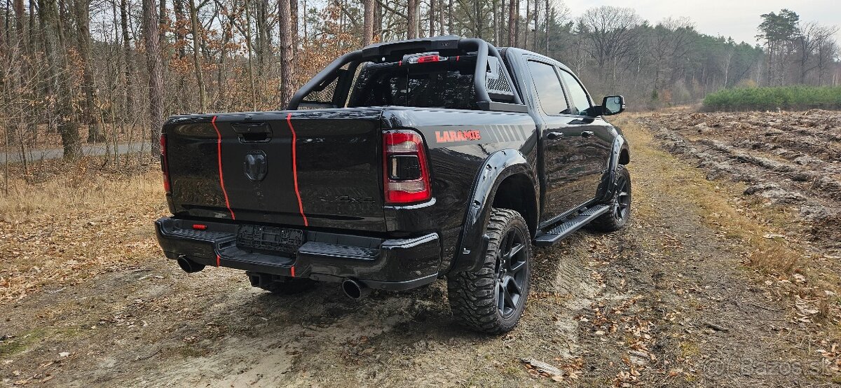 DODGE RAM 1500 LARAMIE 5.7 V8 HEMI MONSTER FULL LED