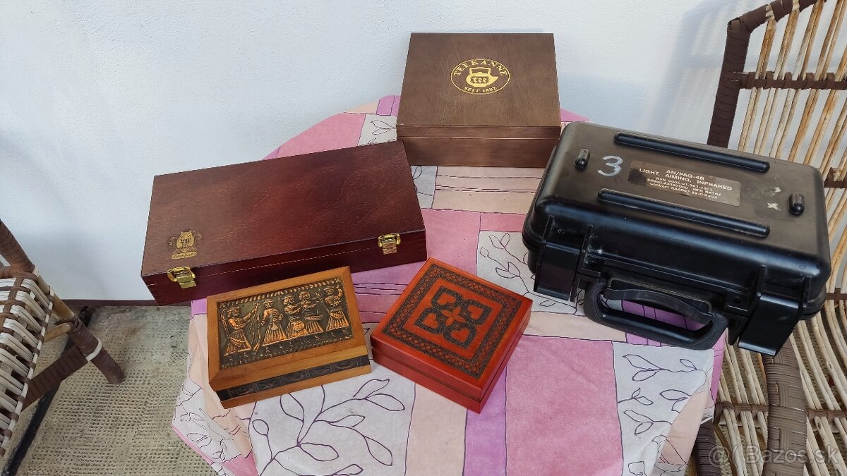 Sošky, vazy ,taniere, popolníky , kávovar, háčkované dekorác - 5