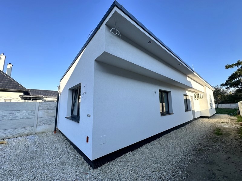 4 izbový rodinný dom 118 m2 na pozemku 719 m2, Sládkovičovo - 5