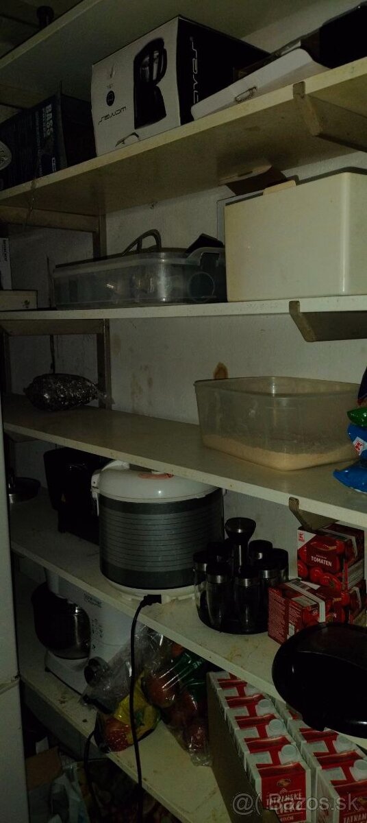 ČERVENÍK Na Predaj 2-podlažný RD s možnosťou autoservisu - 5