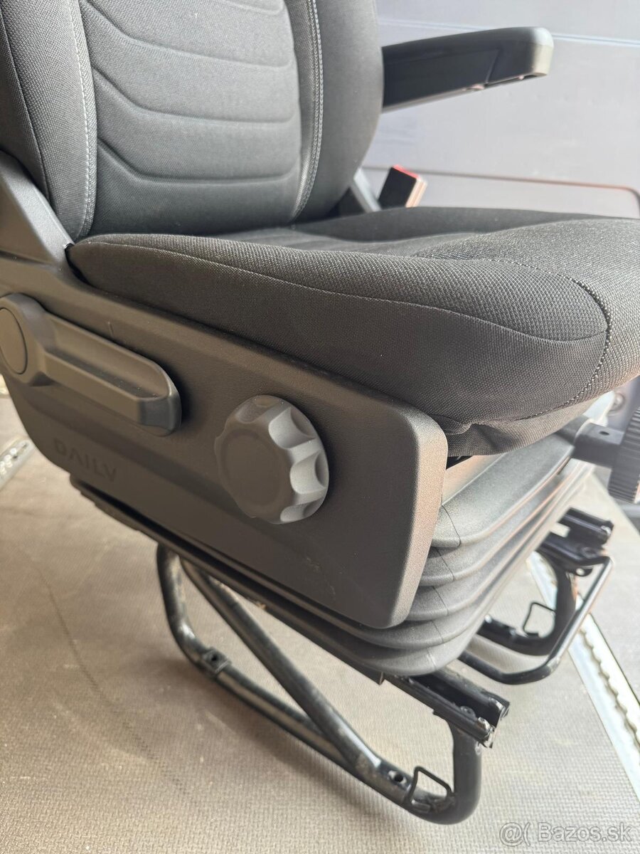Iveco Daily 6 sedačka spolujezdce s teleskopem - 5