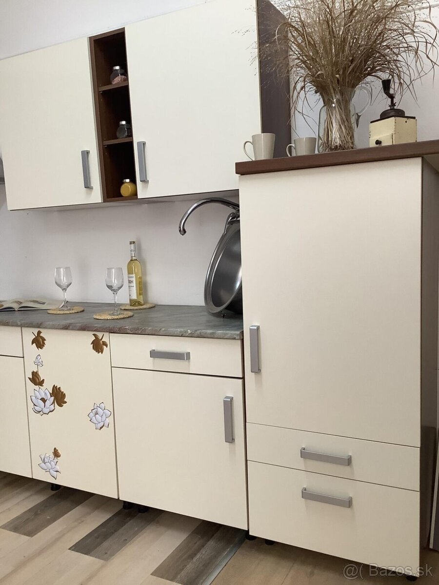 Svetlá moderná kuchyňa IRMA - 5