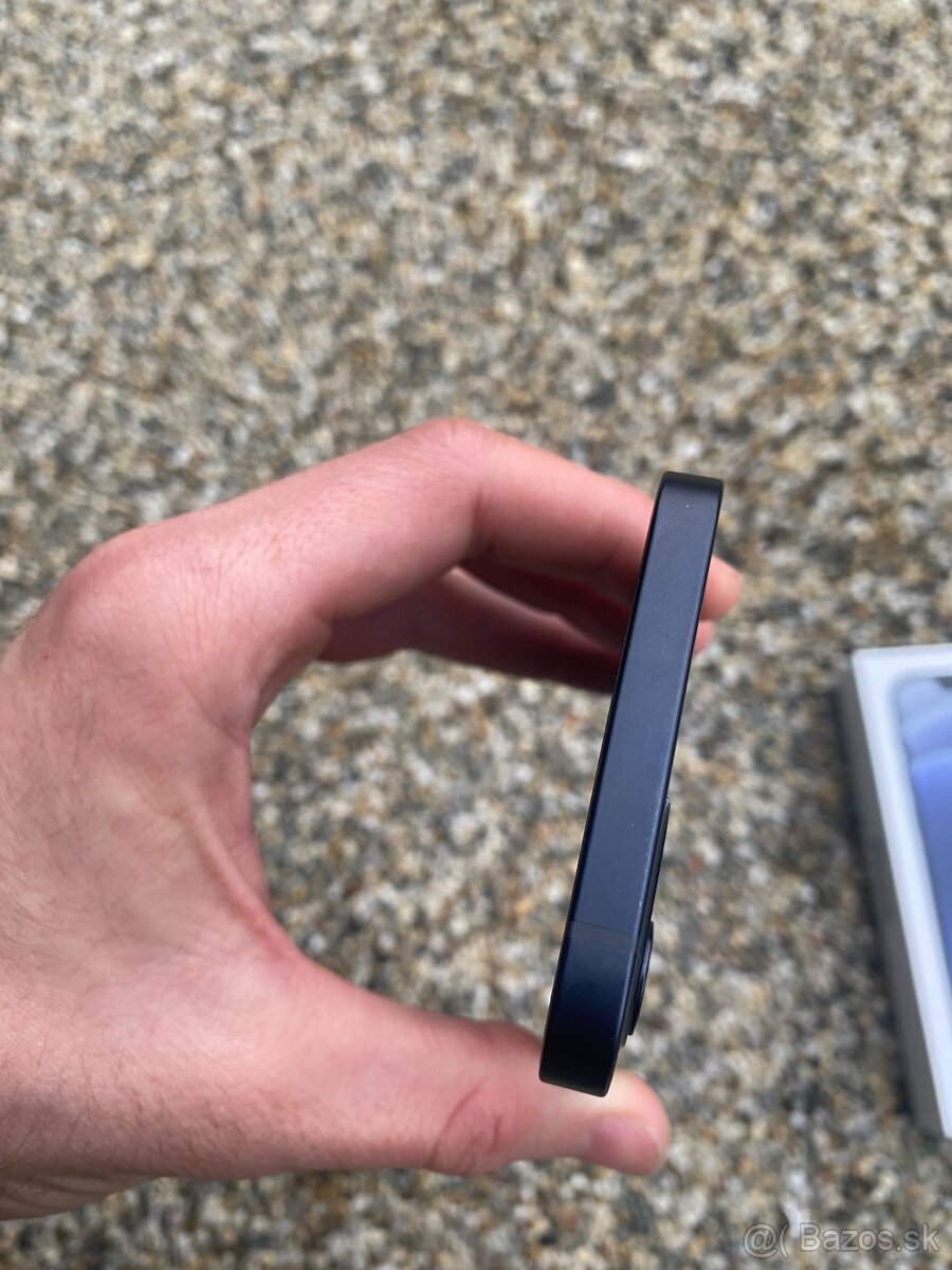 IPhone 12 - baterie 100% - 5