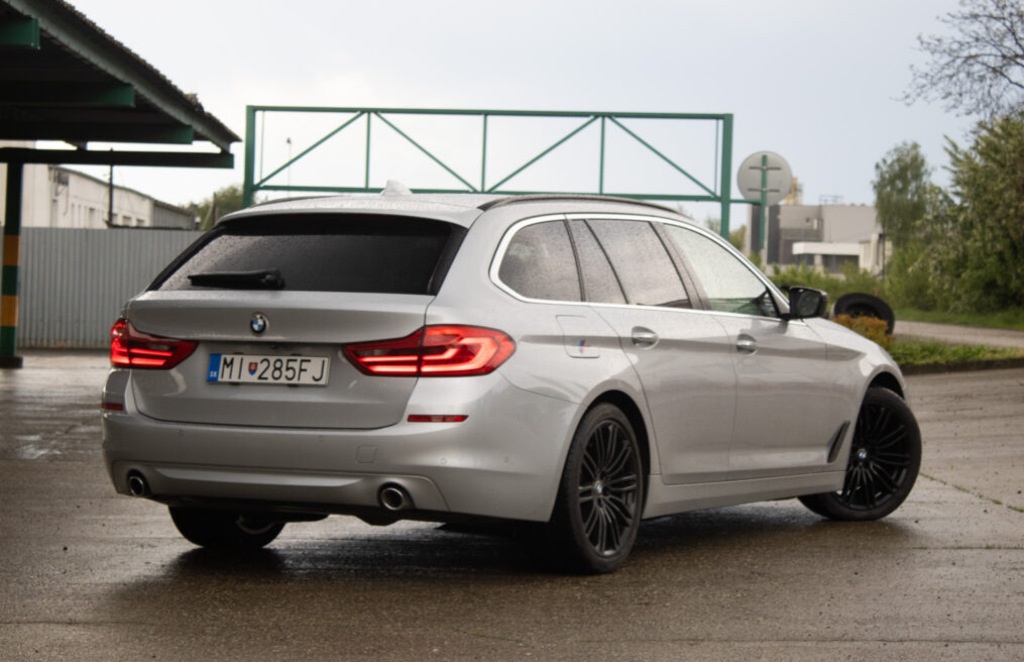 BMW 520d Touring z roku 2017 - 5