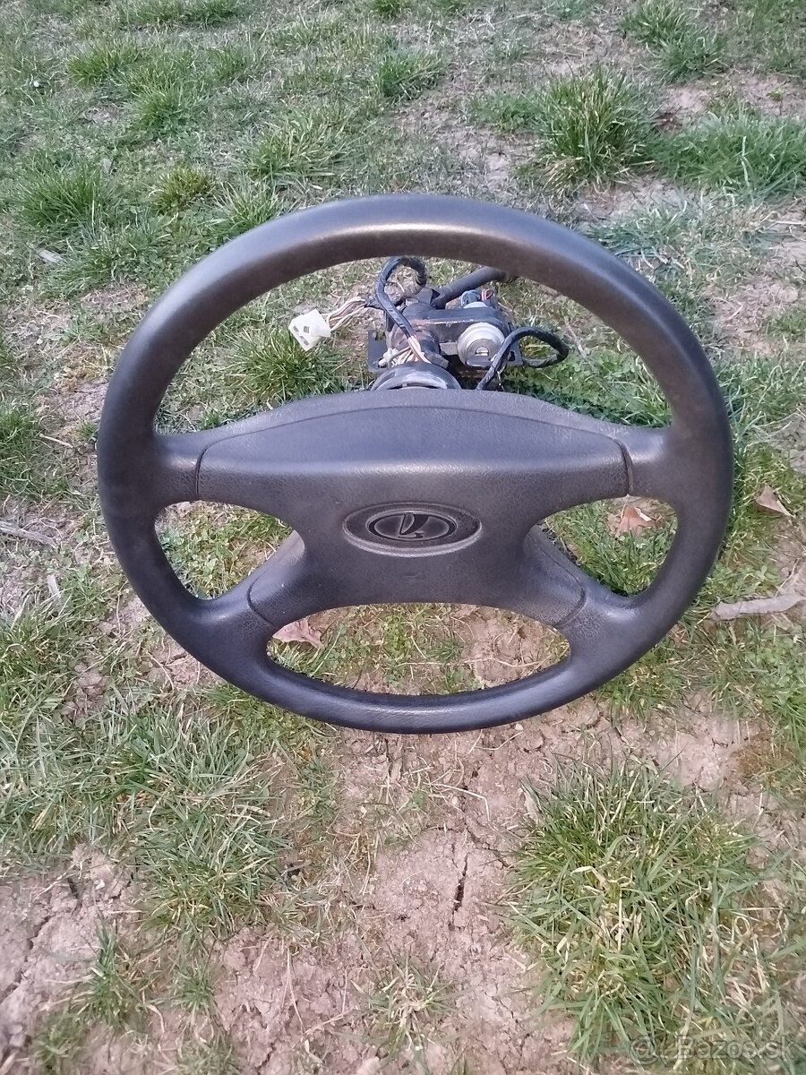 Lada Niva palubná doska a volant - 5