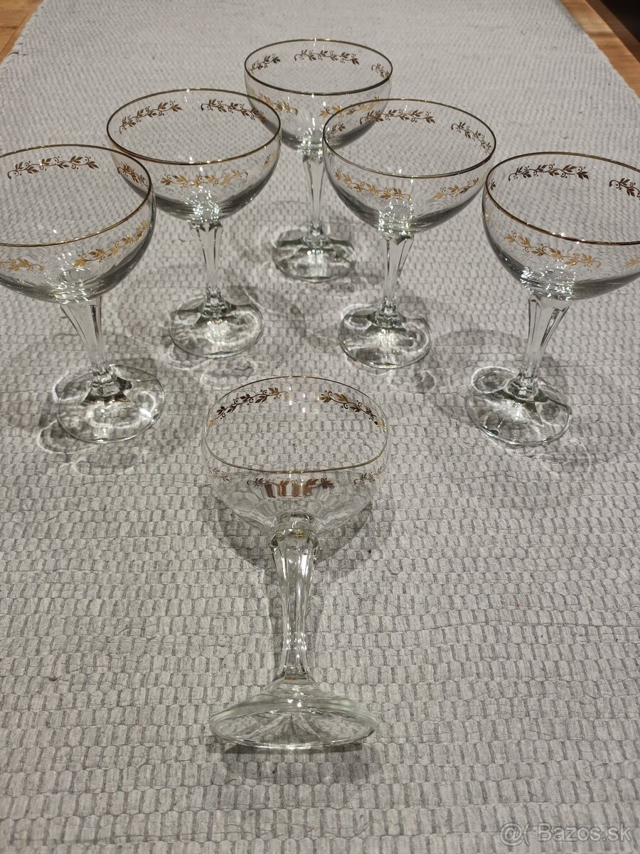 Sklenené poháre na stopke - 5
