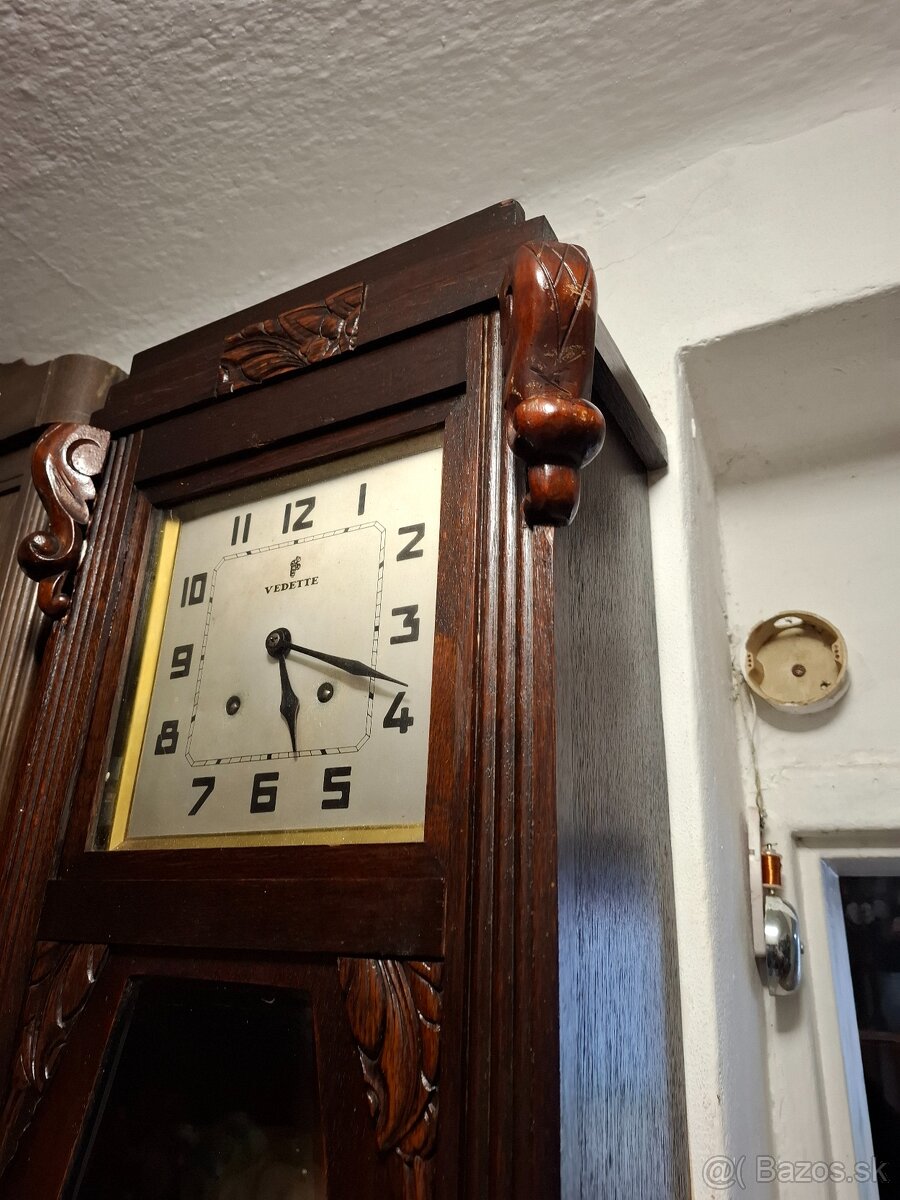 Predám funkčné polbicie starožitné nástenné hodiny VEDETTE F - 5