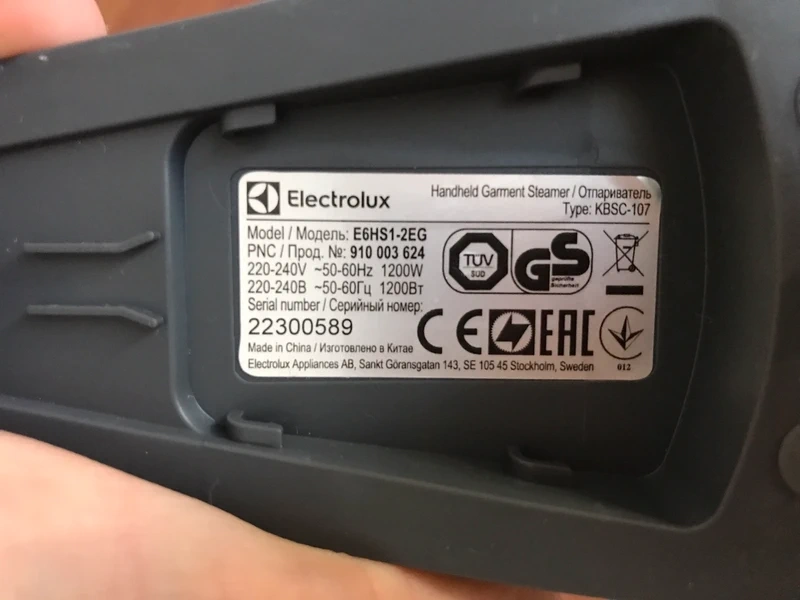 Elektrolux Refine 600 (E6HS1‑2EG) – ručný naparovač odevov - 5