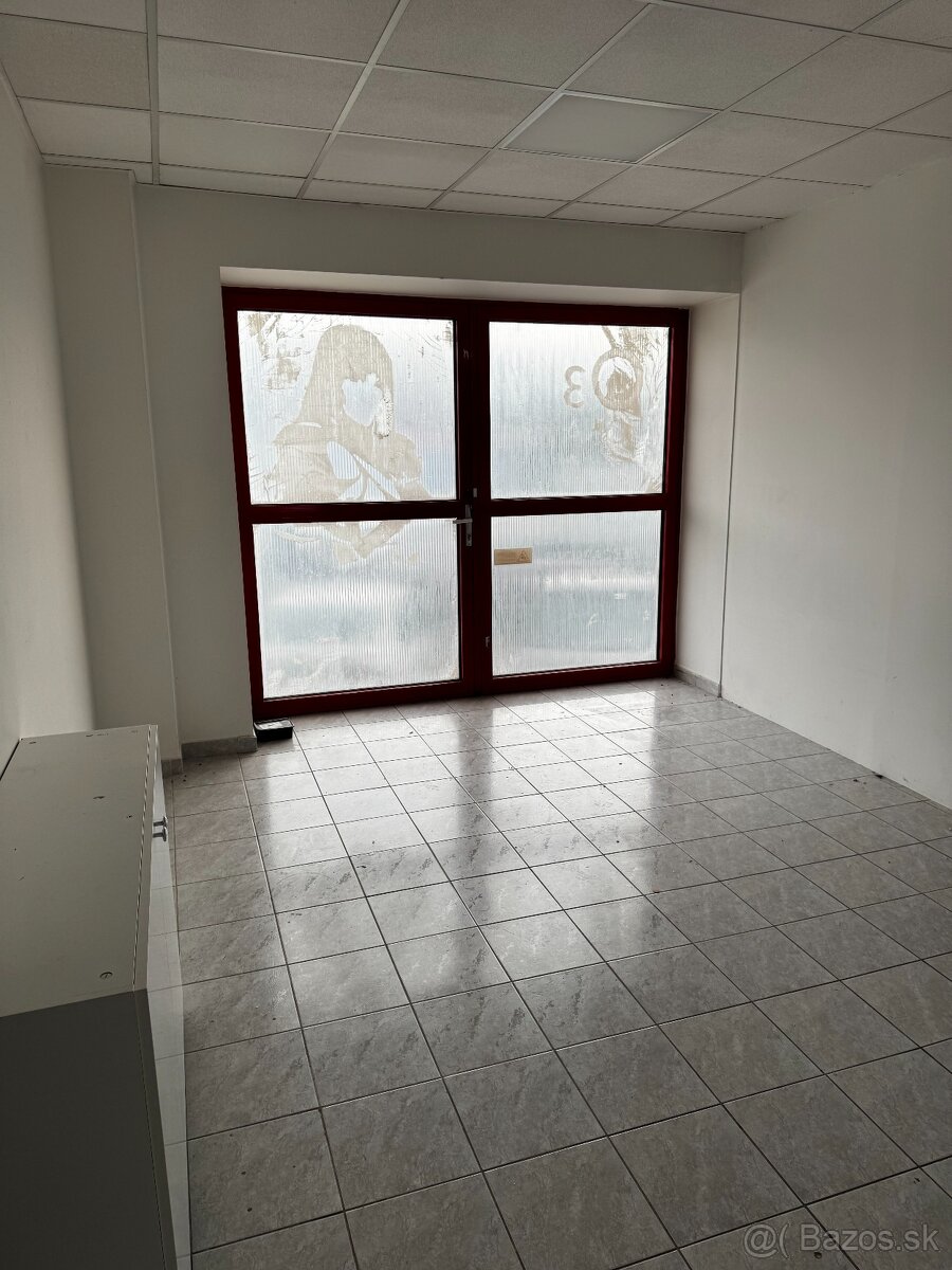 Prenájom showroomu - 114 m2, výborná lokalita pri VOLVE - 5
