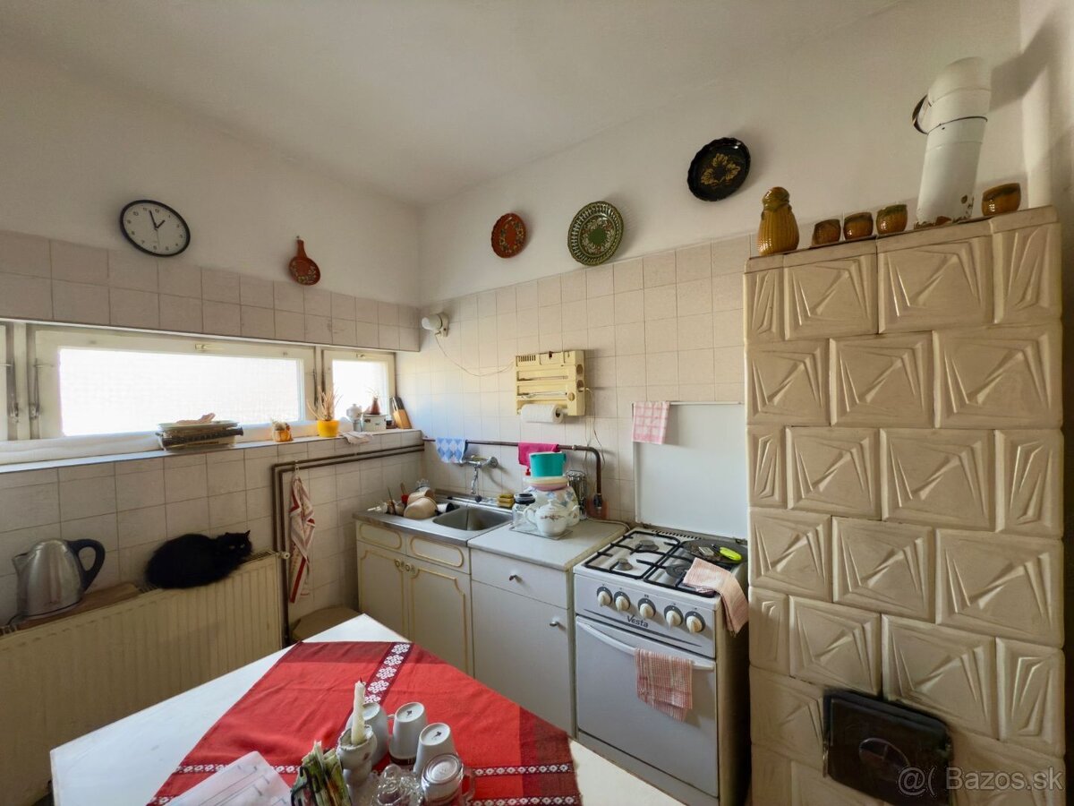 MAĎARSKO - GONC 6 IZBOVÝ POSCHODOVÝ RD S TERASOU, PIVNICOU, - 5