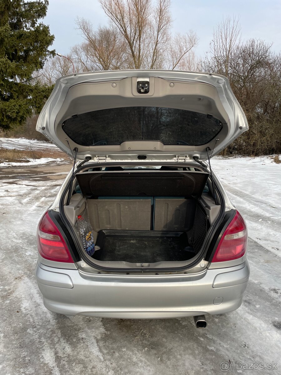 Nissan almera n16 hatchback - 5