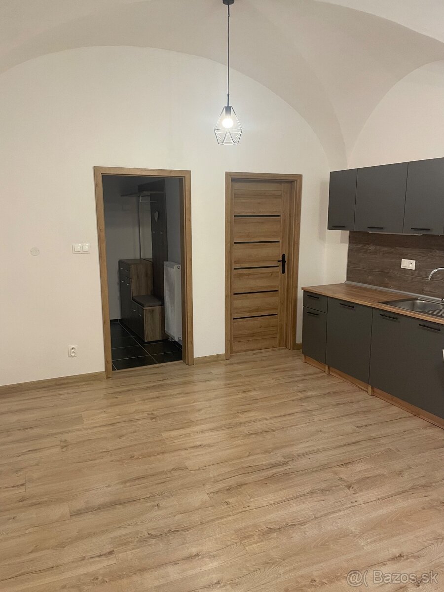 Prenajmem 2 izbový byt v Kežmarku - 5