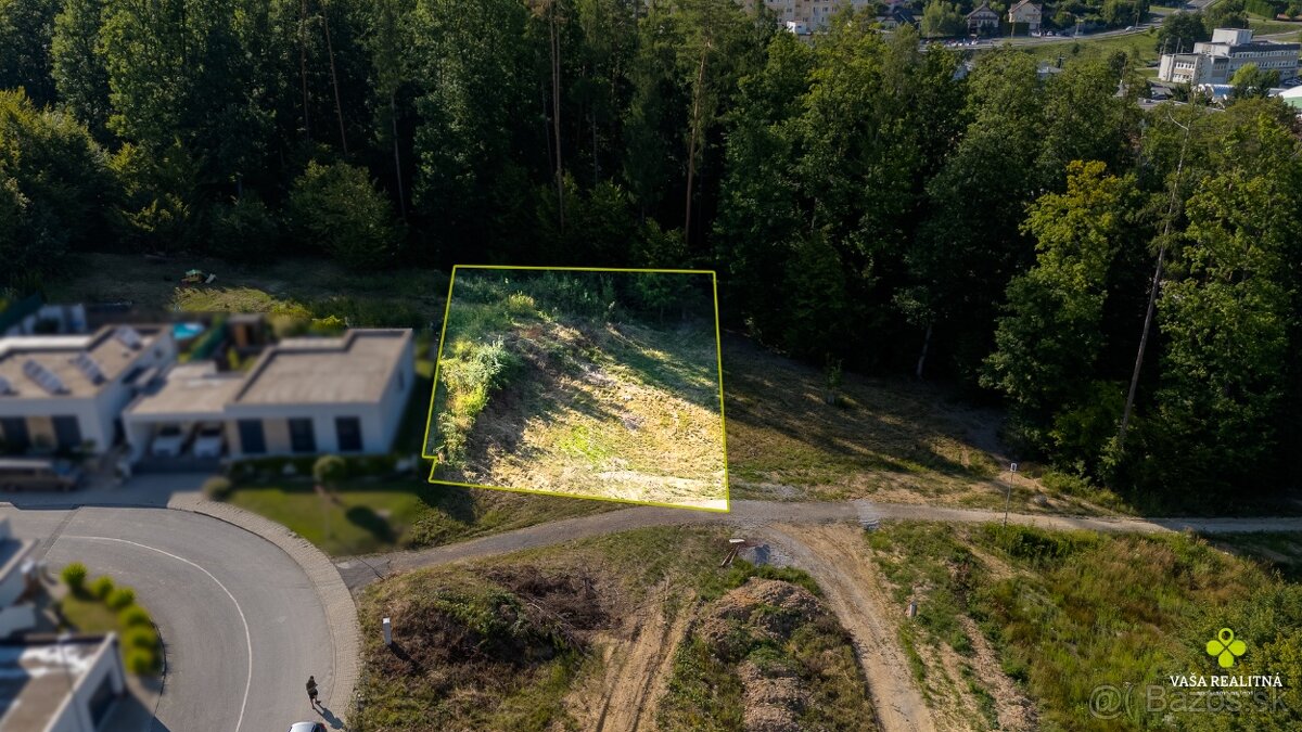 KRÁSNY POZEMOK SO STAVEBNÝM POVOLENÍM, 701 m2 - OBORA 1 - 5