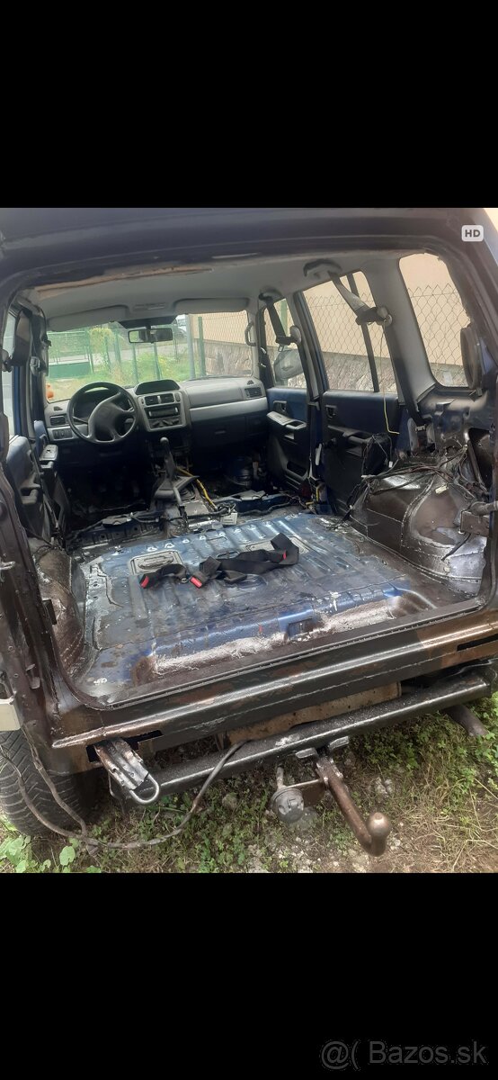 Mitsubishi Pajero 1.8 r.v 2004 - 5