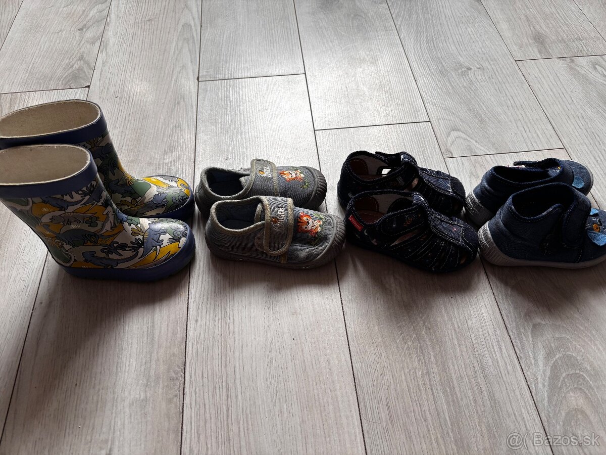 Predám oblečenie plus 2 kočíky - 5