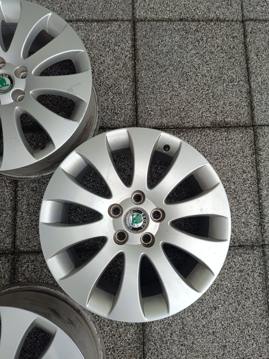 ✅5x112 R17 Venus - 5