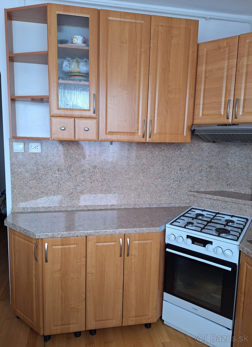 Kuchynská linka + veľká skrinka - 5