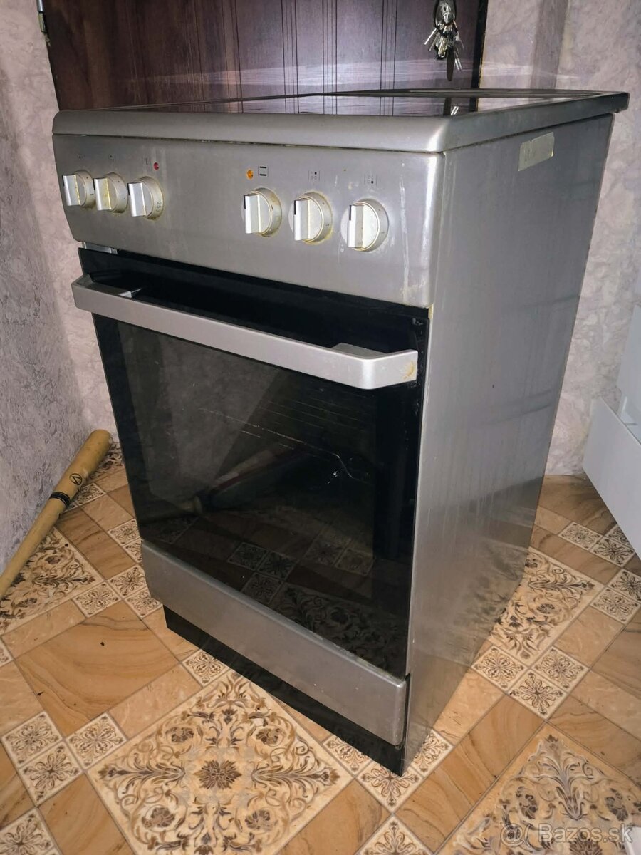 Predám elektrický sporák amica - 5