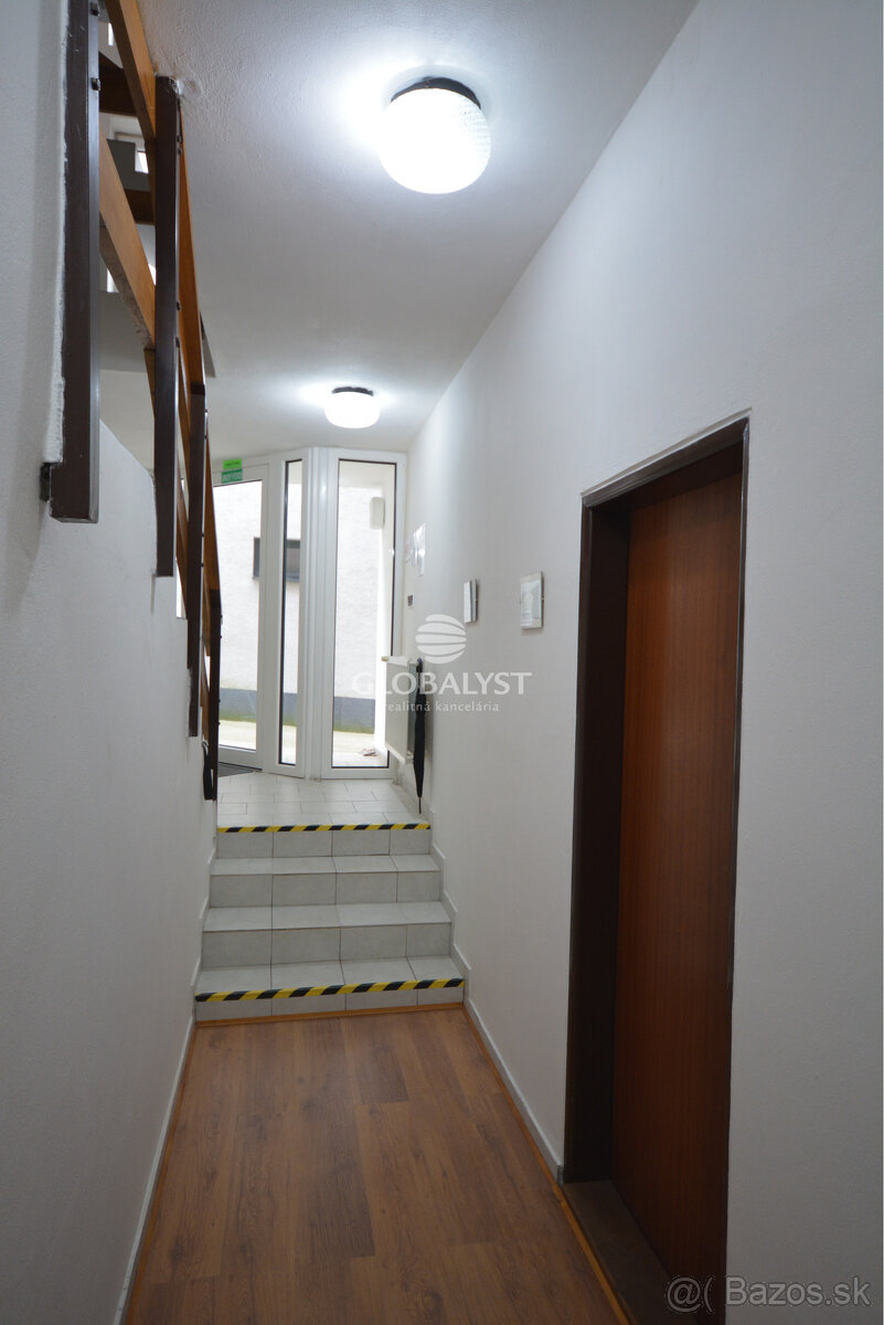 Polyfunkčná budova s výhodnou polohou - len 1 km od centra m - 5