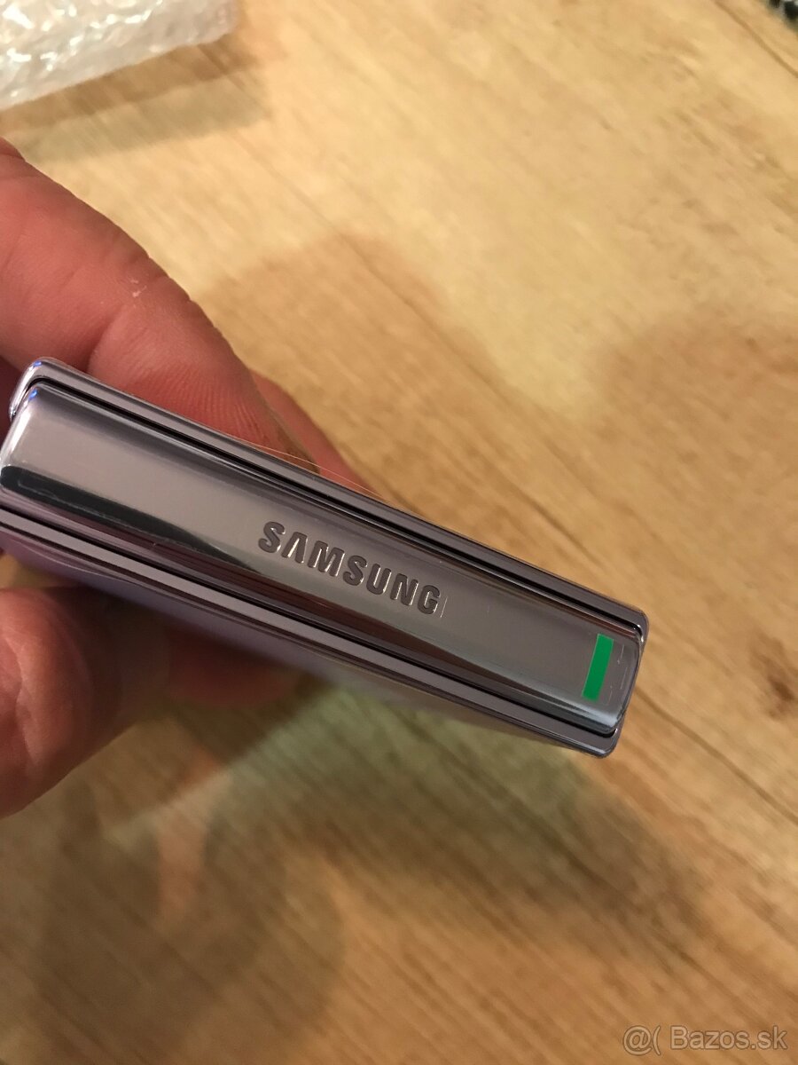 Samsung z flip 4 po čerstvej výmene hlavného lcd - 5