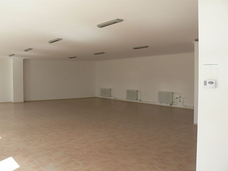 Prenájom budovy pre obchod a služby - 5