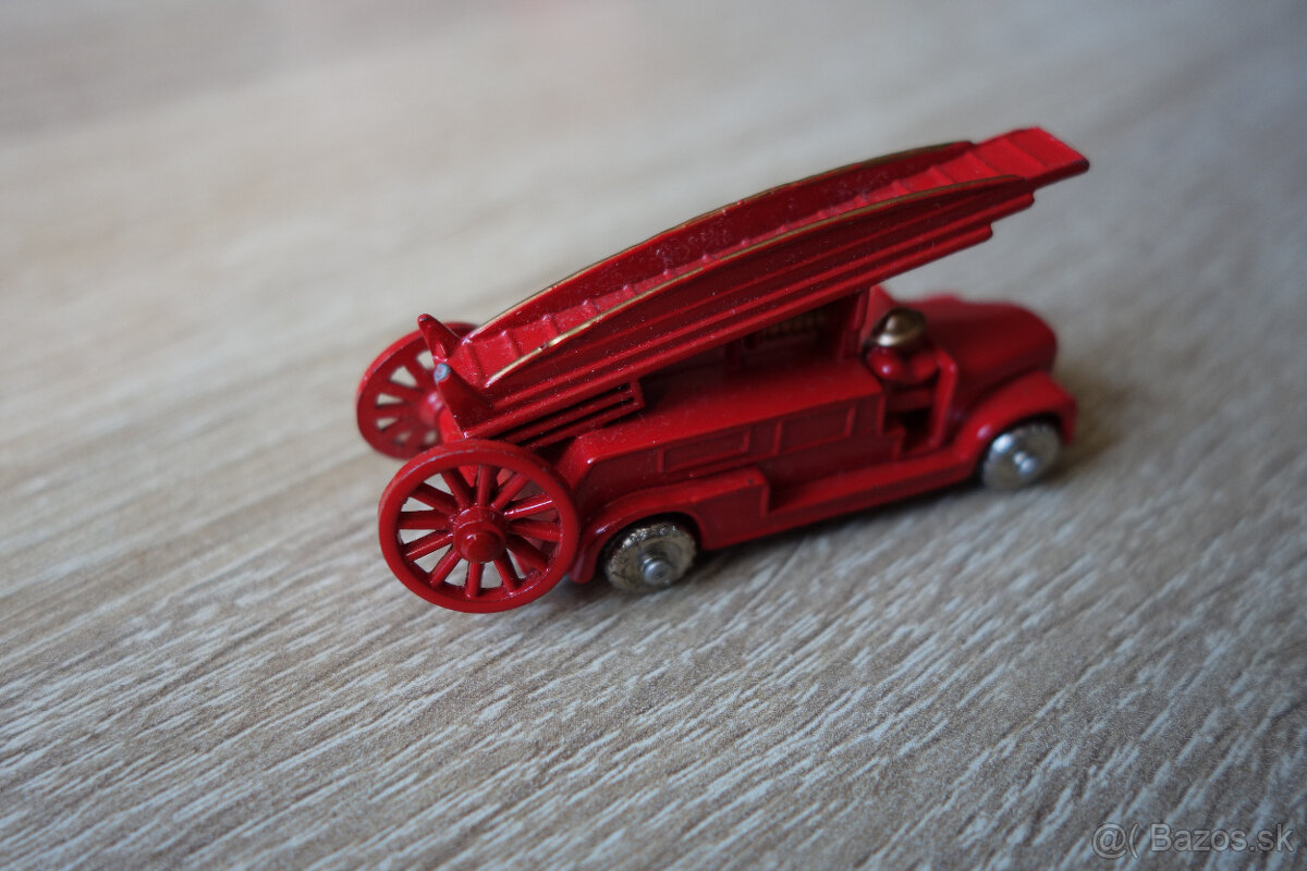 Kovový model hasičov Matchbox No. 9 Dennis Fire Engine - 5