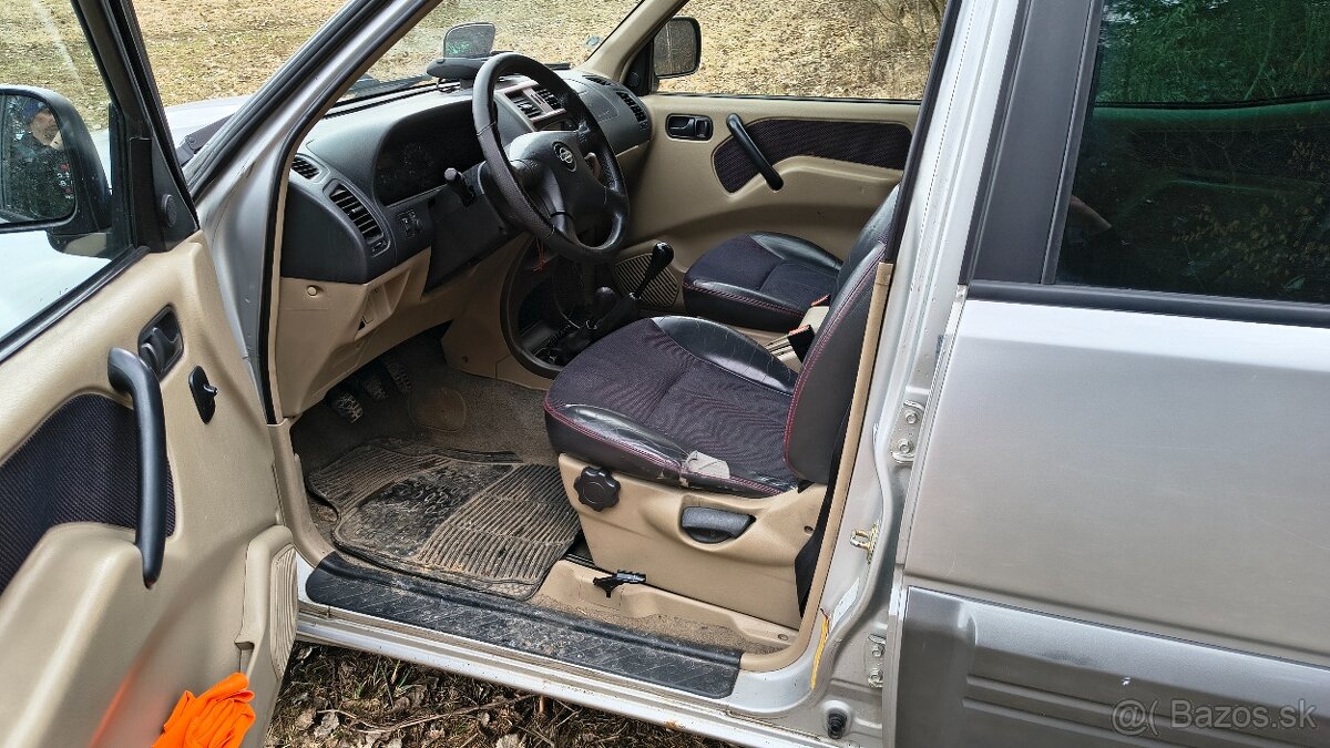 Nissan Terrano 2 - 5