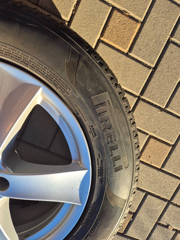Málo jazdené zimné pneumatiky Pirelli Scorpio 215x65xR17 - 5