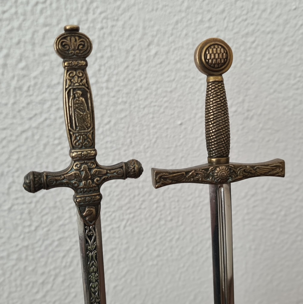 Miniatúrne historické helmy a meče - 5