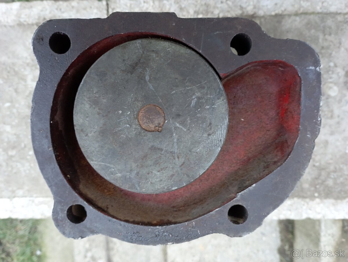 Vodná pumpa traktor Rumun UTB - 5