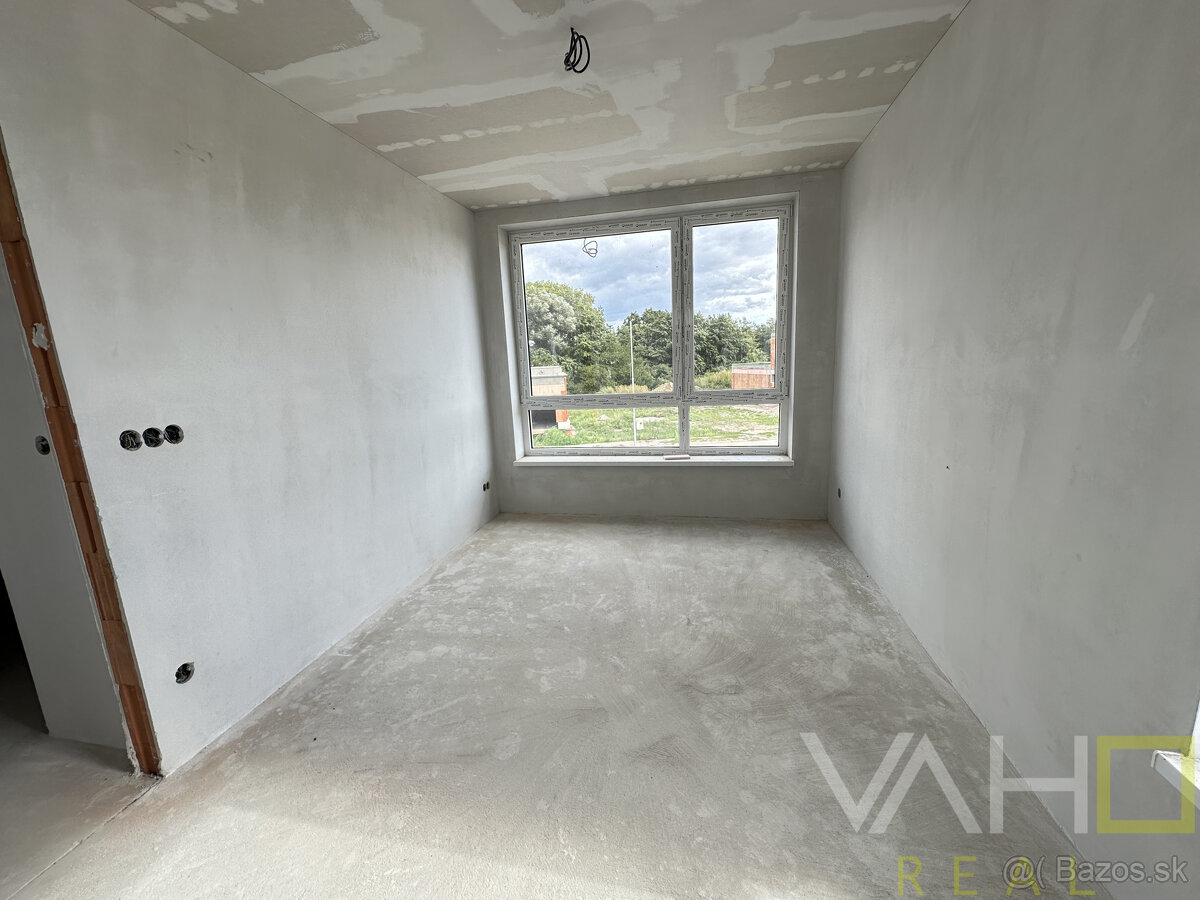 Exkluzívny 5-izbový rodinný dom s garážou a terasou – Biely - 5