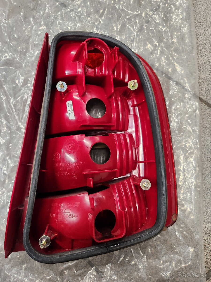 Predám zadné svetlá Fabia 1 - 5