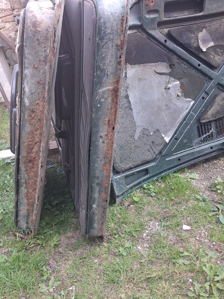predám dvere a kapotu Lada niva 1.7 - 5