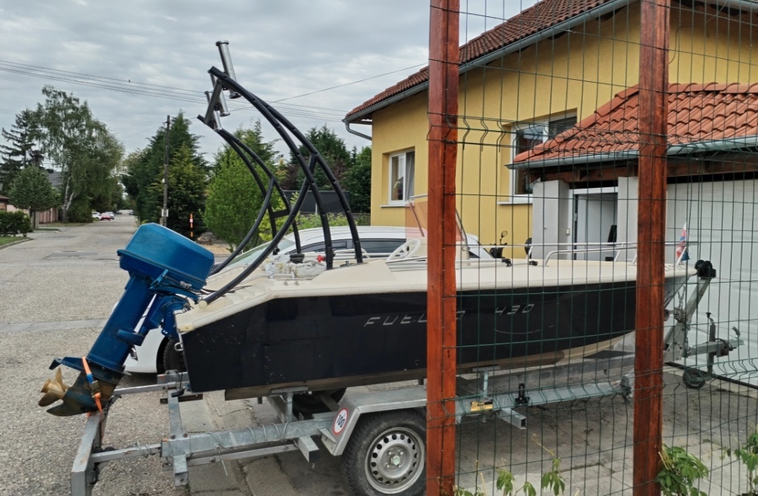 Predám motorový čln s privesom - 5