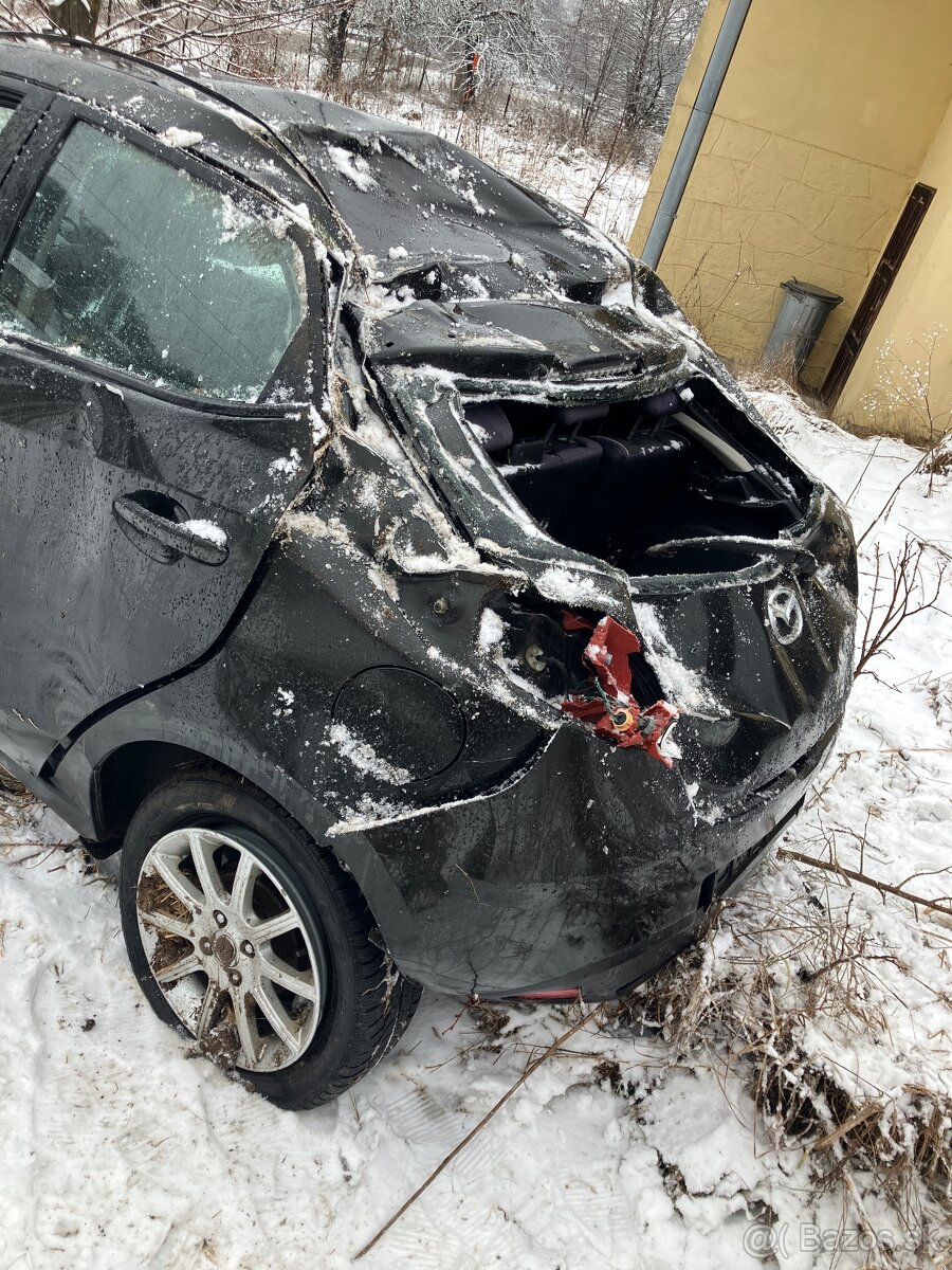 Mazda 2 po nehode - 5