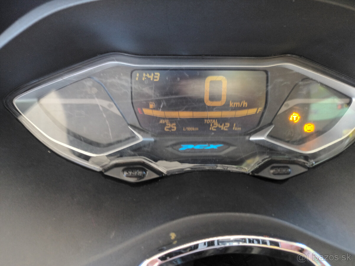 Predám Skúter HONDA PCX - 5