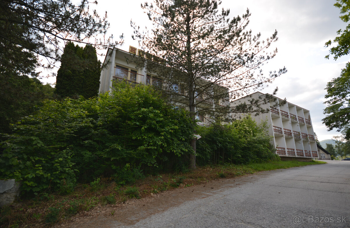 Hotel v krásnom prostredí s veľkým potenciálom, len 2 km od - 5