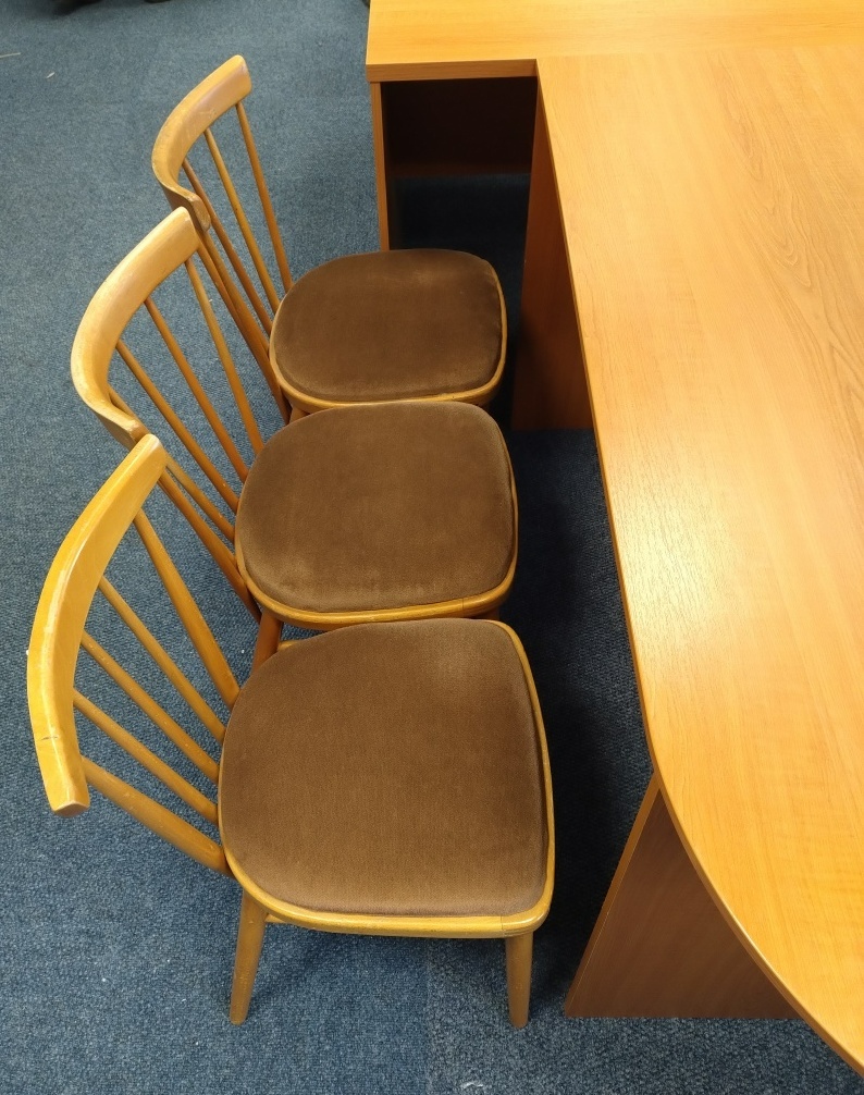 Rokovacie stoly+retro drevené stoličky - 5