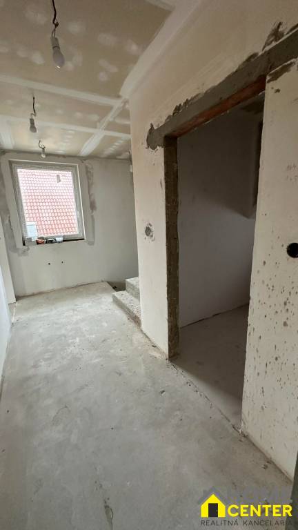 PREDAJ : RODINNÝ DOM, KOMÁRNO - NOVÁ STRÁŹ - 5
