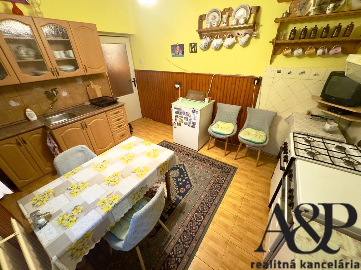 4 IZBOVÝ RD S GARÁŽOU, POZEMOK 776M2, ŽELEZNIČNÁ UL., SENICA - 5