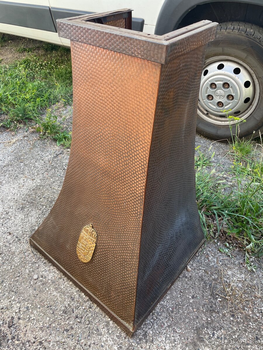 Ručne tepaný medenný kryt na krb alebo sporak - 5