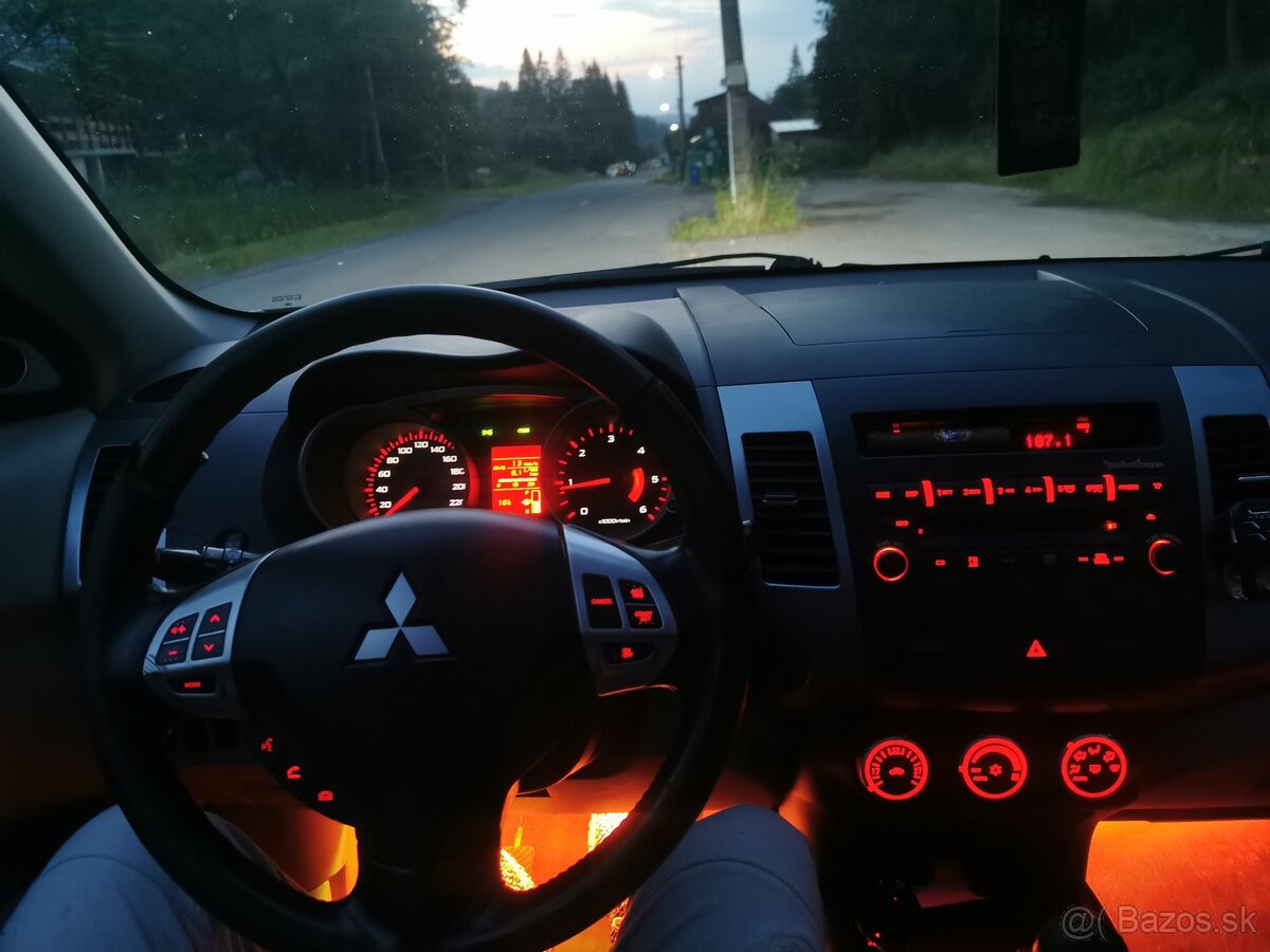 Mitsubisi outlander DID 2.0 4x4 - 5