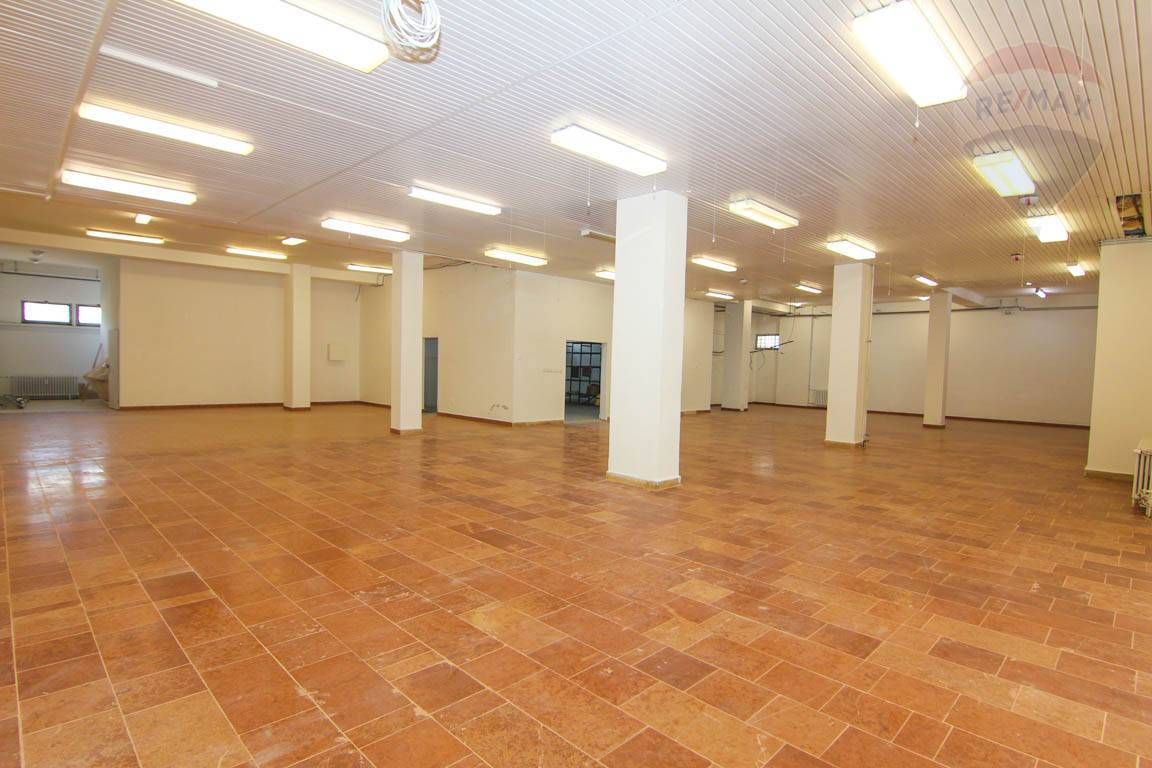 Na prenájom obchodné priestory 460 m2 na prízemí, Laborecká - 5