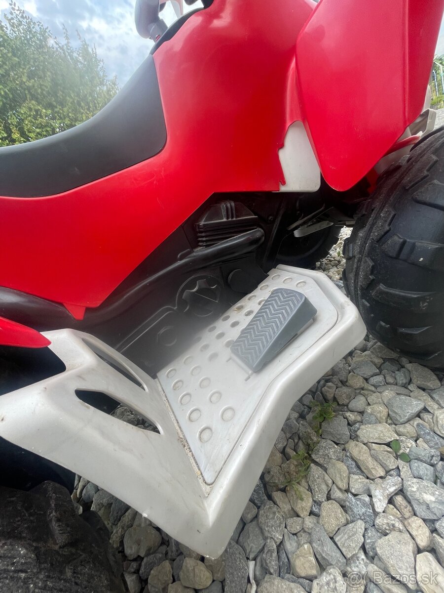 Elektricka stvorkolka peg-pérgo polaris outlaw