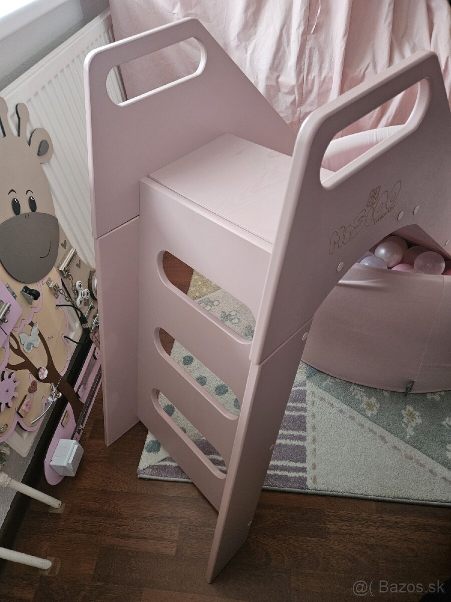 Detska drevena smyklavka a bazenik s gulickami - 5